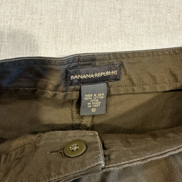 Banana Republic Dark Olive Women's shorts size 10 - Picture 2 of 7